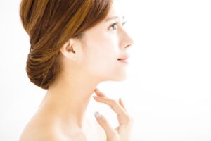 中年后，3原因让颈纹加深！医师教你3招改善颈部皱纹、不再被出卖年龄