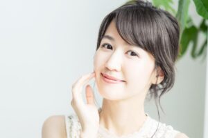 人过40岁，容貌要靠自己扛！戒掉5个不经意小习惯，皱纹、眼袋、鱼尾纹通通少一点