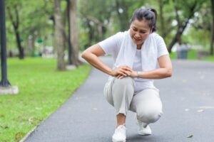 腿脚无力、膝盖酸软，是老化警讯！白雁：40岁后的关节保养，选对运动很重要