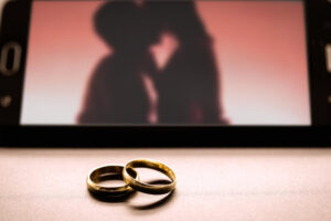 才逼问1次外遇成性老公,他就不给家用!想求普通幸福根本不普通, 早点分手才是福