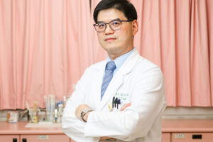 《名医给你问》如何看待更年期服用荷尔蒙的罹癌风险?黑升麻是另一种选择!