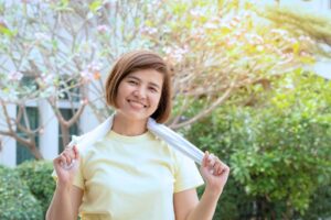 远离头痛、睡不好、热潮红!更年期的保养方:延缓老化,补充更年期时所需的养分