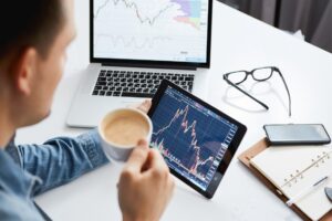 提早20年退休！他靠基本分析选股　挑中这档股票大赚3000万