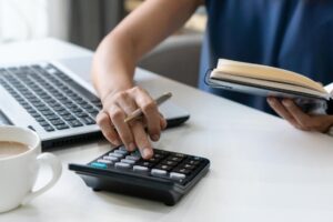 退休金规划12-2/1500万够用吗?60岁想退休,40岁起你该“这样做”