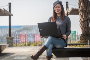 48岁单亲妈超会投资！理财20年，带着女儿环游世界18国