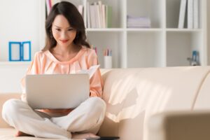 娘家一场大火，让全家一贫如洗！8年后她靠投资，资产净值翻3倍，被动收入翻6倍！