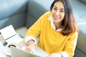 你的不自律，就是别人的新台币！她靠遵守投资策略，金融海啸后1.5年翻正，打造100岁稳健退休计划