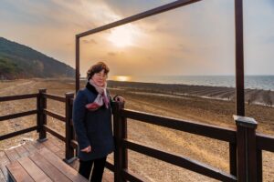 老公往生后…她把所有股票都卖掉换成0056!专家:我替她感到开心,退休人生,绝不该浪费在股票投资上