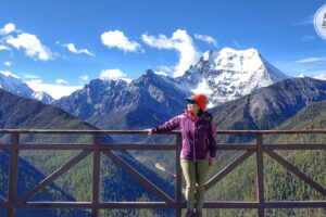 50岁后想每年出国，该怎么存旅游基金？她靠这样投资理财，站在人生高峰享受美好第二人生