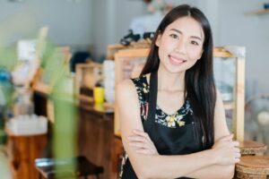 第二人生创造幸福,她“这样”固定赚钱!与外国房客当室友,赚到房租价差也赚到友情