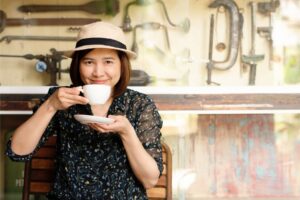 年轻时无存款、家中遭火灾,投资股票又赔500万!她中年“这样做”获利翻倍