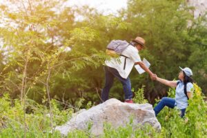 高龄长寿时代，富足快乐很重要！退休就靠2本存折玩出幸福第二人生