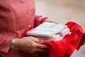 身家上亿的朋友，让我领悟赚钱秘密：人生不能重来，一定要传给女儿的“嫁妆投资法”