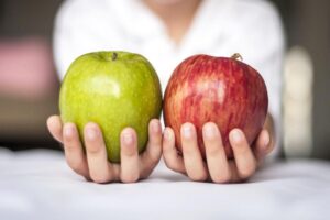 “两个超甜苹果，挑一个最甜的！”施昇辉：你该买0050？还是0056？