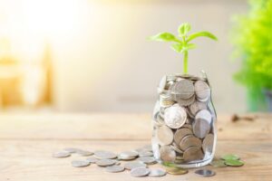 不投资、没收入…靠老本只能活2年？年化报酬率5%投资理财法，退休资产几乎花不完