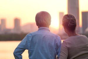 60岁夫妻劳保月领3万不够花，想卖千万公寓赚5％股息！3个理由千万别这样做