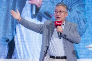 定存就像杯子里的水,放久就蒸发!施昇辉、夏韵芬各教1招,简单安稳存退休金