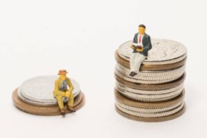 10%报酬率,35年投350万却输8年80万?陈重铭:是“聪明懒”赢“傻勤劳”