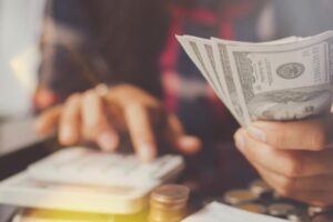 工作到几岁才能开心退休？只要掌握“4％法则”，就能财富自由、退休金到老花不完