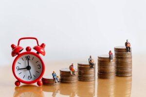 50岁开始存，65岁就有1千万退休金！给中年人的投资建议：别再浪费时间炒股了