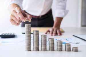 想解约储蓄险，300万砸兆丰金！手握500张达人：一公式算“能赚不易赔”进场价