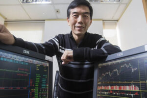 他提早20年财富自由，公开45支养股名单：定期会给孝亲费的股票，让你“赚2次股息”