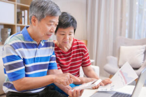 800万年赚6％就退休，每月爽花4万？别骗自己能早退，50多岁退休通常是“这些人”