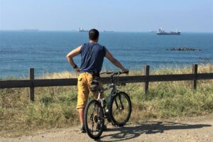 总是赚多少、花多少?别让“退休”遥遥无期,老黑:不需要当守财奴,但也得跟欲望划清界线