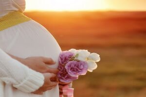 因生产住院或动手术 可获得保险理赔吗？