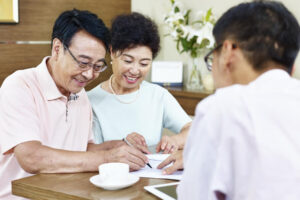 她帮儿女买2张300万储蓄险，“做错这步”6年期满遭罚76万！买保险必知3件事