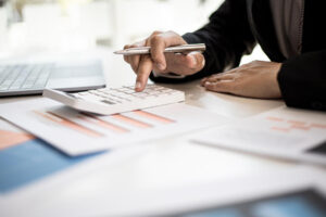 卖豪宅套现5千万，想全买投资型保单“领月息”？3迷思先搞清楚，以免赚不到还倒赔