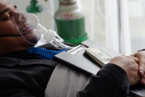 就医住院看清楚!她帮儿子买终身医疗险20年,没注意这几个字、近百万元理赔金飞了