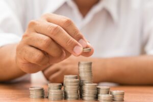 期限将至！国民年金保费没补缴 老年恐少领60万元