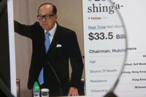 从书香门第到华人首富，92岁李嘉诚的传承智慧：分家要在生前，别让孩子为遗产闹得兄弟阋墙