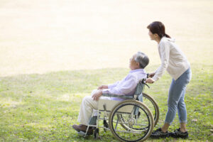 哥哥确诊失智症,竟能自己卖掉房子?律师教你:2招守护失智家人的财务