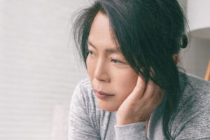 母亲一过世,弟弟竟因遗产撂人殴打我、捆绑我丈夫;遗产分配纠纷,我们究竟该如何避免?