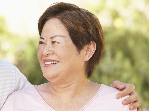 腰酸背痛是因更年期？停经后保养吃荷尔蒙+黄体素改善不适症状，还可降低乳癌机率！ – 大保社