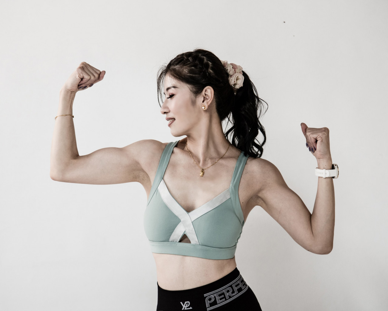 边追剧边做10个动作，在家也能轻松拥有好体态！洪一姐：戏看了、身体也健康了 – 大保社