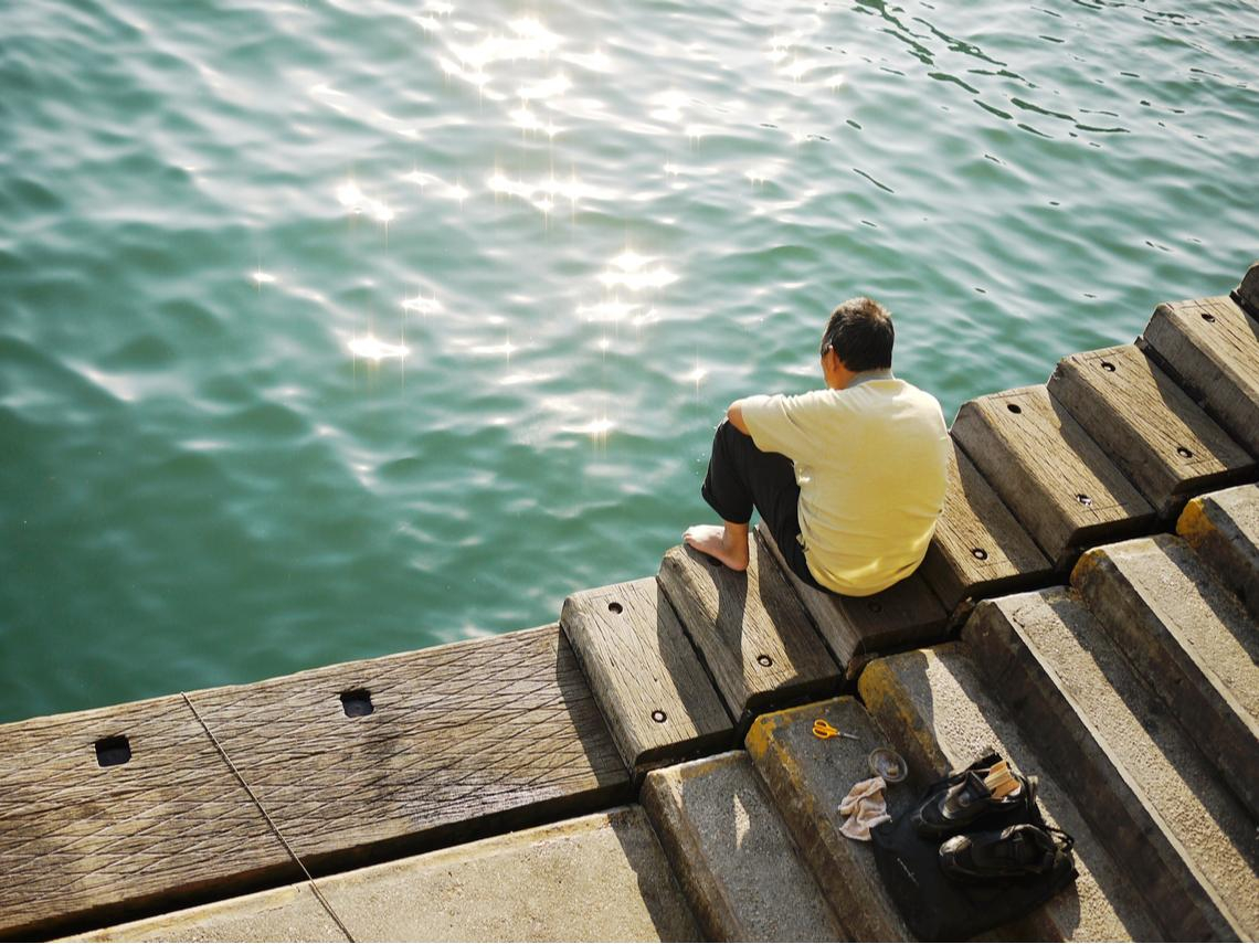 父亲从股票、房地产、赌博到欠债失去一切！世界从不存在金钱匮乏，只有人心灵匮乏 – 大保社