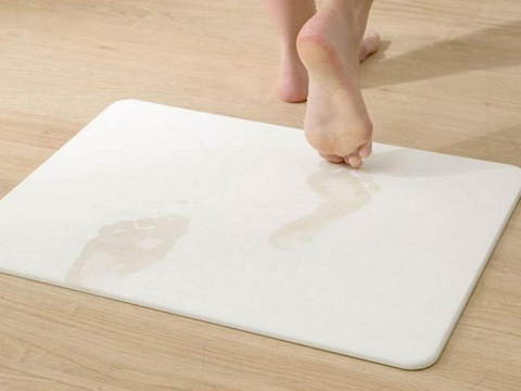 “踏1下就干”,珪藻土地垫超好用?小心潜藏致癌危机!内行人曝:标榜“3功能”千万别买 – 大保社