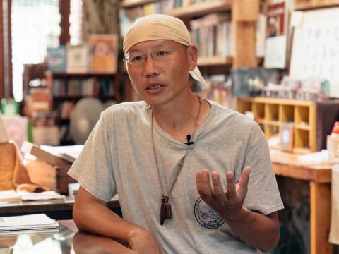 这间书店“不卖书”！他弃300万年薪到乡下开业，以书连结人与人关系，“只换不卖”滋养阅读灵魂 – 大保社