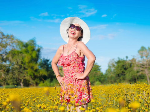 82岁老奶奶平时店里包饺子，一到晚上就化身夜店女王DJ！退休时刻：她将口袋归零，也将脑袋归零 – 大保社