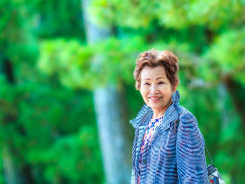 她83岁还在旅馆工作：“客人快乐让自己更快乐！”贡献“老人力”赚成就感，远离孤独能增进健康 – 大保社