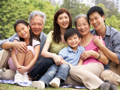 父癌逝才知道,她感受的冷嘲热讽都是“爱”!从亲子阶级变平等朋友,两代都得学“孝顺” – 大保社