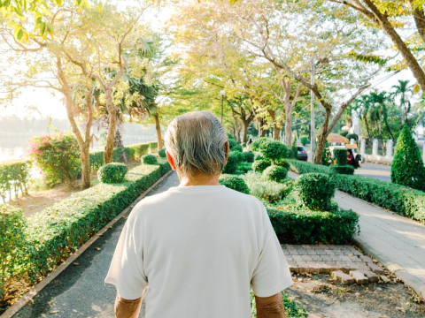 他酗酒烂醉，将自己摔到脑出血，儿心中竟想父亲怎不直接死！逃避，失去最多的人，是自己 – 大保社