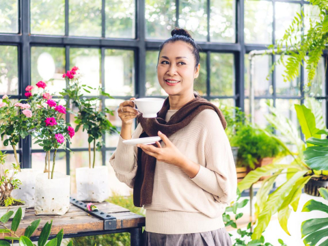 母亲不会填表格，我抢过笔来写，却看到母亲掉眼泪：如果你爸在就好了，不会嫌我什么都不懂 – 大保社