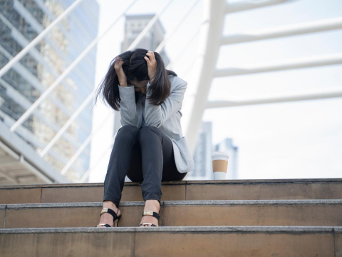 一个出嫁女儿的愤怒：不顾我有孩子有房贷，妈妈总想向我“借”钱，只为了帮弟弟付全额买房 – 大保社