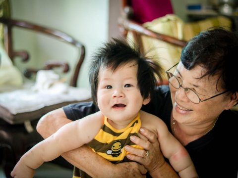 “带着阿嬷去旅行！”遗憾生前没能出去玩，15岁少年背亡嬷照片徒步环岛：感觉她一直都在 – 大保社