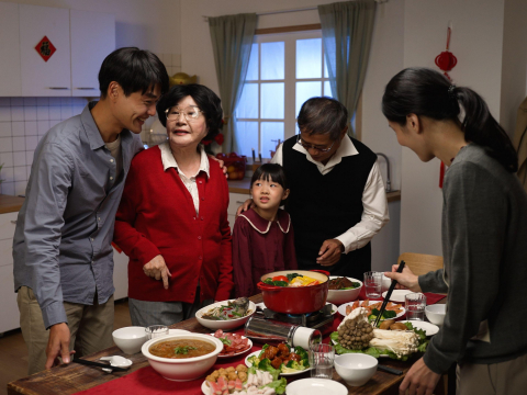 她以前给婆婆1.2万元家用还摆臭脸！搬离婆家2年才发现“自己错了”…婆婆听闻竟给这回应 – 大保社