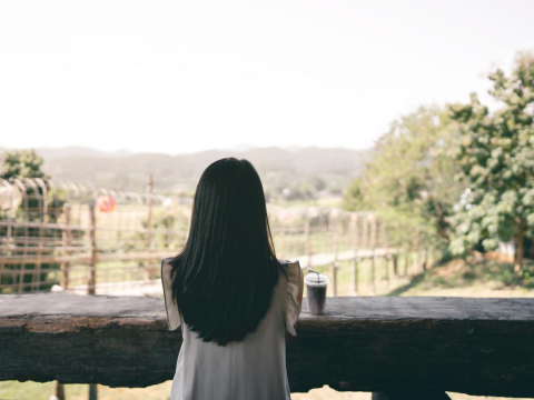 她工作上深受好评,在女儿眼里却是恶妈妈、丈夫避而不见!1故事奉劝:千万不要把“坏情绪”带回家 – 大保社